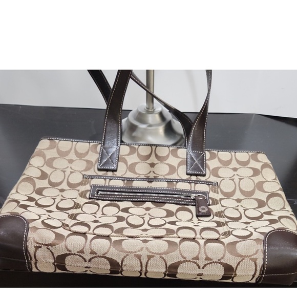 Beautiful Designer Coach Shoulder Tote Bag - Picture 6 of 6